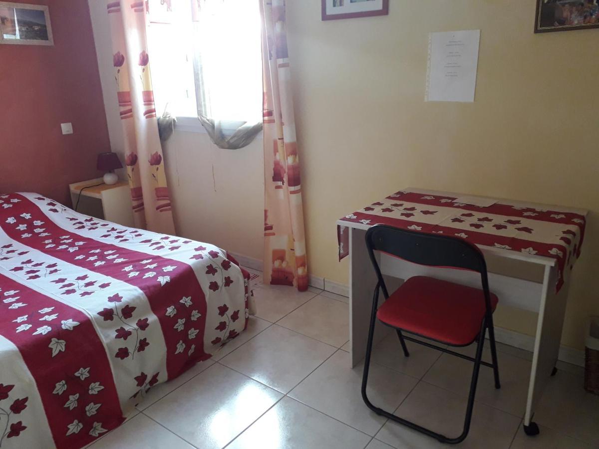 Lauriers Roses Bed & Breakfast Puisserguier Luaran gambar